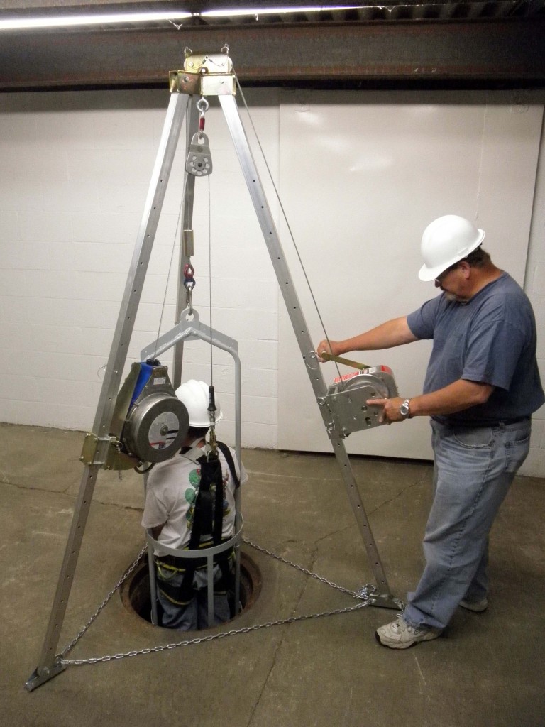 Manual Tripod Hoist Confined Space Entry - Lisbon Hoist